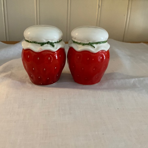 Japan made Salt & Pepper set - Picture 1 of 3